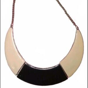 Vintage Necklace Silver Tone Curved Black/Cream Enamel Chain Bib Necklace. RETRO